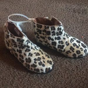 New Carter’s printed booties